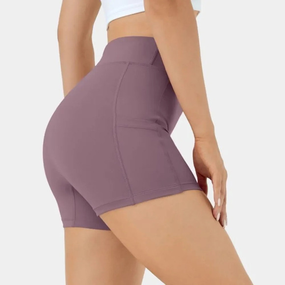 Halara NWOT High Waisted Side Pocket Plain Cool Touch Yoga Shorts 3.5" - Picture 4 of 5